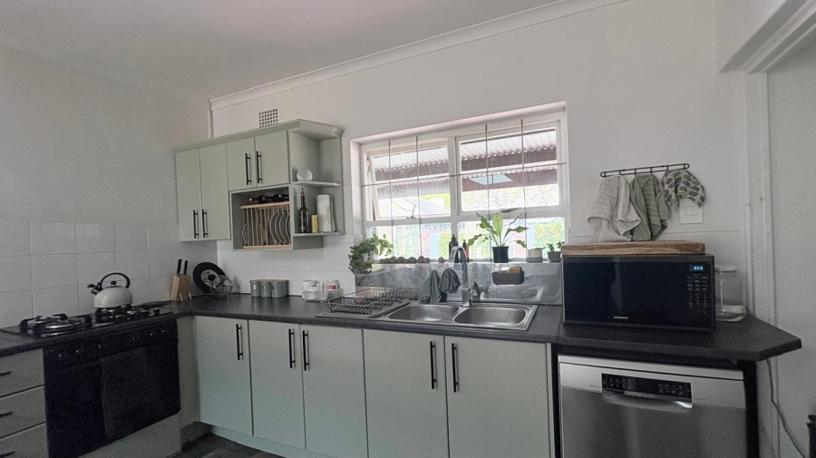 To Let 3 Bedroom Property for Rent in Meadowridge Western Cape
